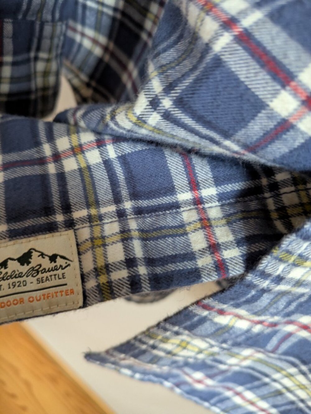 eddie bauer men's M blue white red yellow long sleeve flannel 100% cotton #479 - Picture 5 of 5
